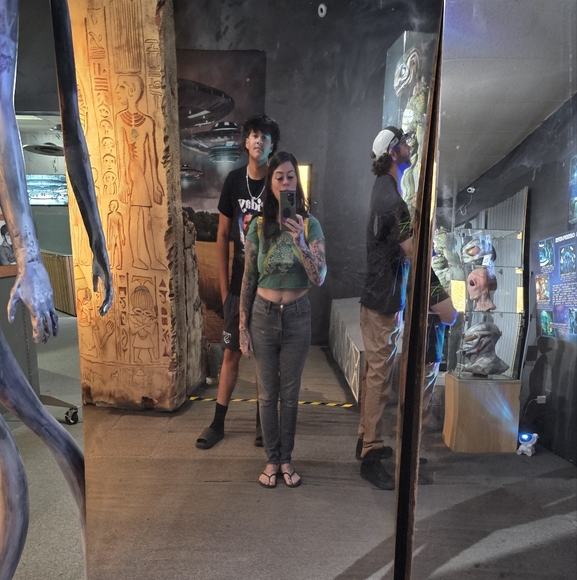 Meet your Posher, Elle - Picture 12 of 14